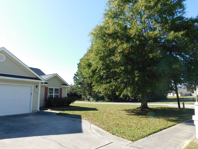 Building Photo - 205 Sellhorn Blvd