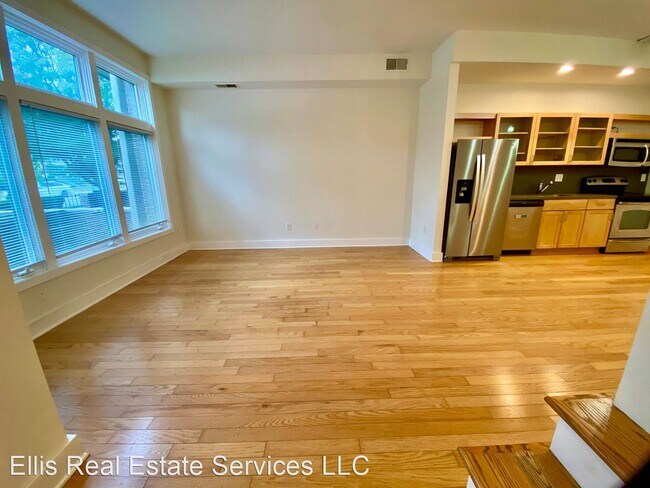 Building Photo - 2 br, 2.5 bath House - 4459 RAINBOW BLVD.