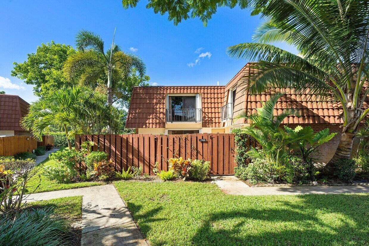 Primary Photo - 1765 San Jose Dr