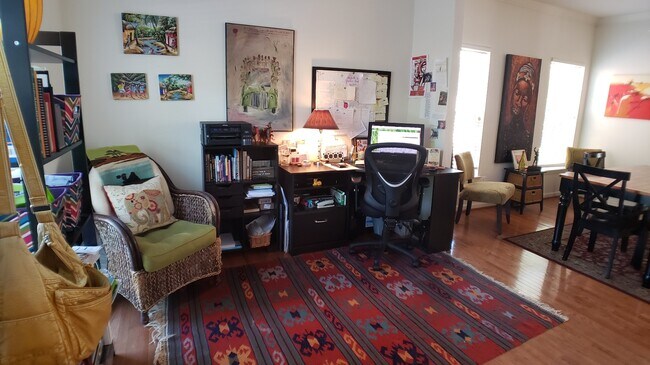 Foto del edificio - 618 Rainier Rd