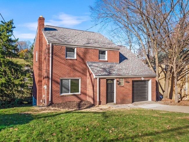 Building Photo - AVAILABLE NOW! STUNNING 3 BEDROOM IN PENN ...