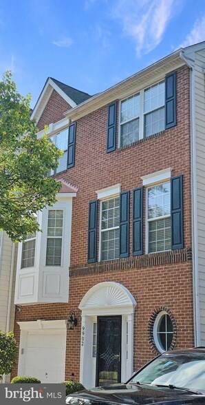 Foto del edificio - 9902 Woodview Dr