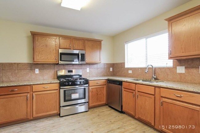 Foto del edificio - 5006 Arbury Hill Ln