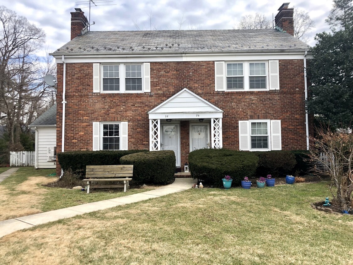 Primary Photo - 28 Bayview Ct