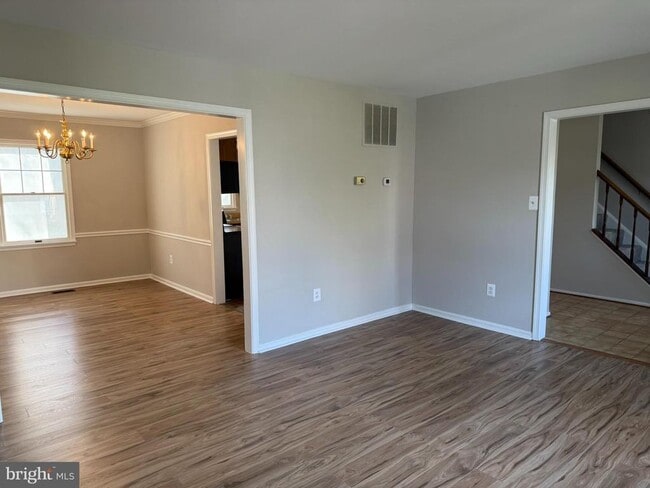 Foto del edificio - 8659 Bannerwood Dr
