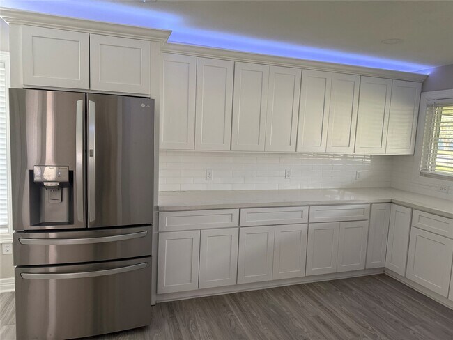 Foto del edificio - 7070 Brace St