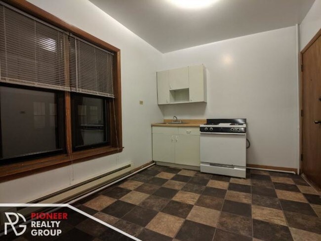 Building Photo - 0 bedroom in CHICAGO IL 60657