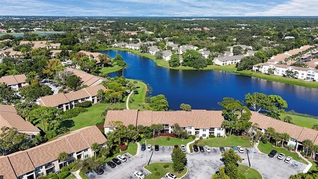 Foto del edificio - 4045 Crockers Lake Blvd