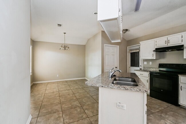 Foto del edificio - 5230 Bucksport Ln