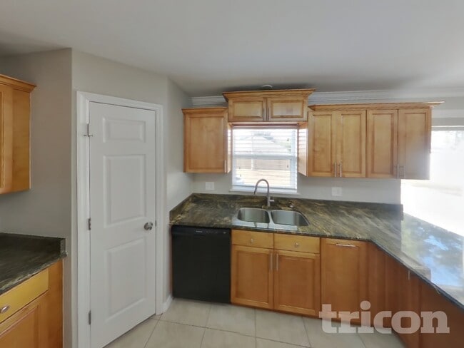 Foto del edificio - 10323 Frog Pond Dr