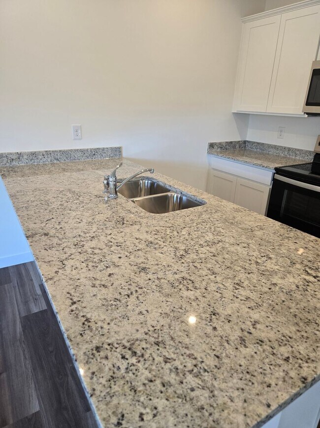 Foto del edificio - 4Bedroom 2.5Bathroom Townhouse!