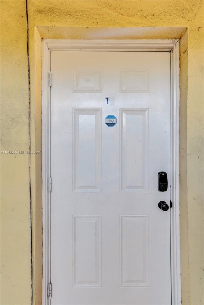 Foto del edificio - 720 SE 15th St