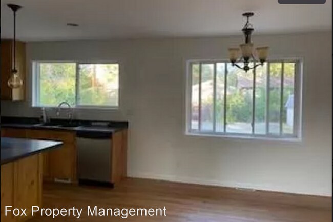 Building Photo - 5 br, 2.5 bath House - 310 S. 41st Street