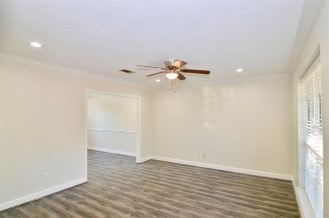 Foto del edificio - 1114 Knoll Crest Ct