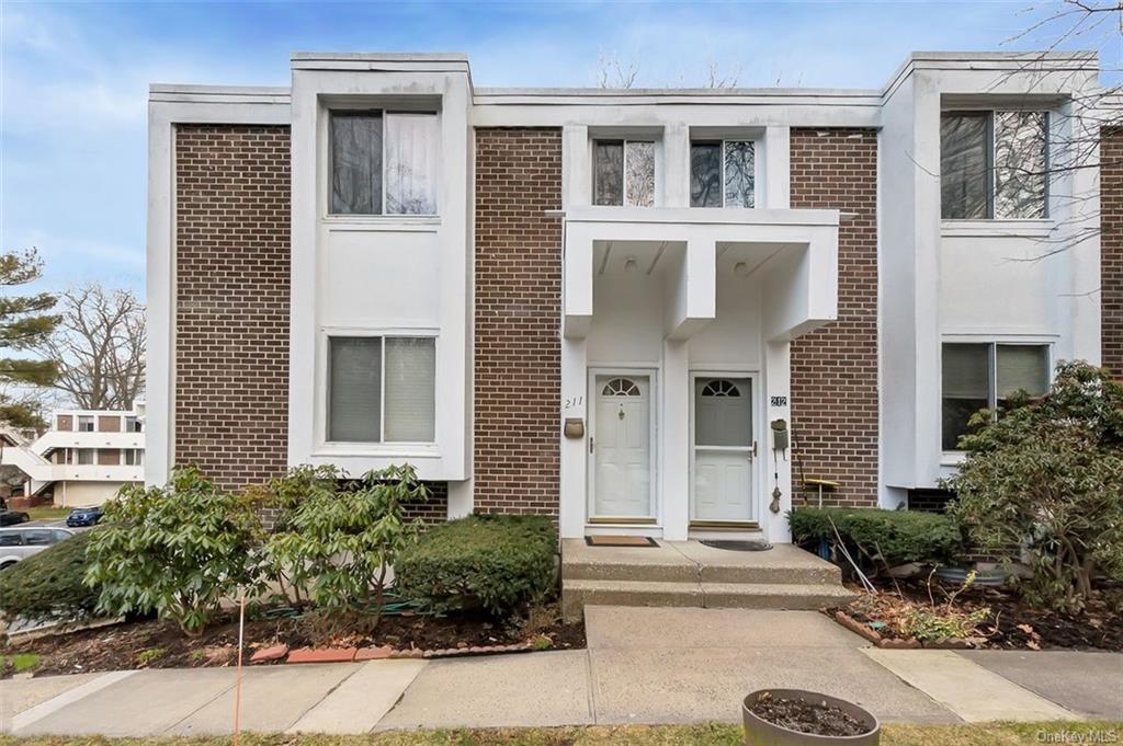 211 Tallwood Dr, Hartsdale, NY 10530 Condo for Rent in Hartsdale, NY