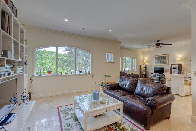 Building Photo - 451 E Boca Raton Rd