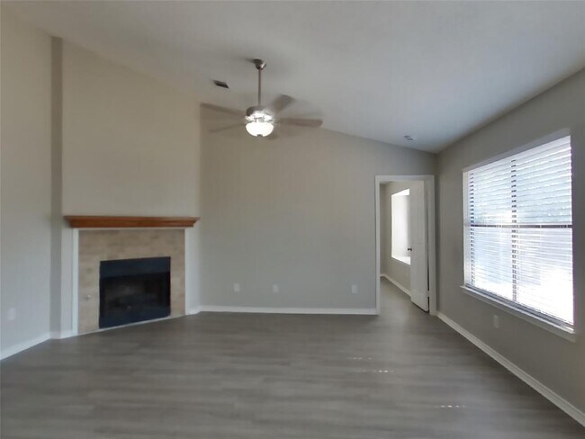 Foto del edificio - 1302 Texas Oak Way
