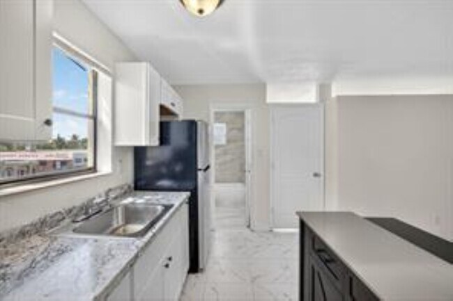 Foto del edificio - 4081 N Dixie Hwy