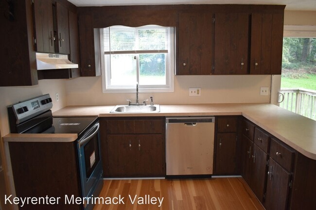 Building Photo - 3 br, 1.5 bath House - 149 Pleasant St
