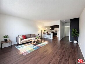 Building Photo - 1125 W 36th Pl