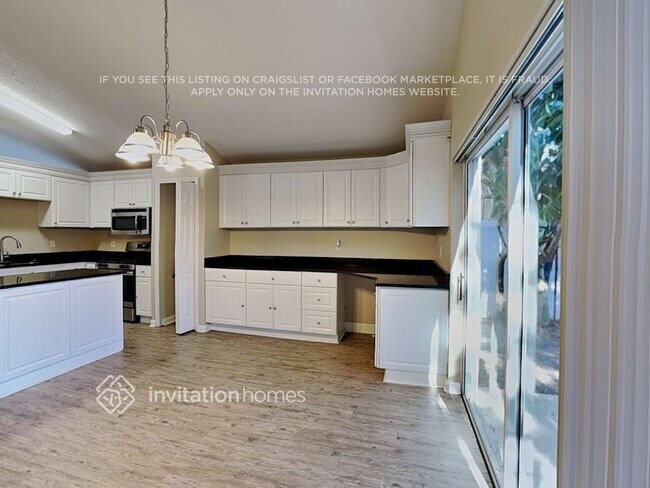 Foto del edificio - 2825 Falcon Crest Pl