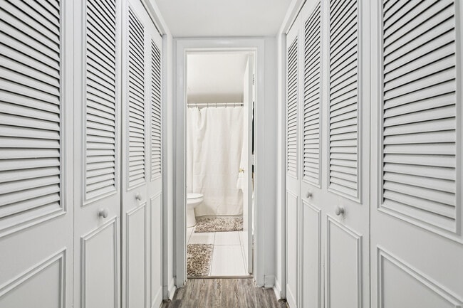 Building Photo - Luna At Hollywood