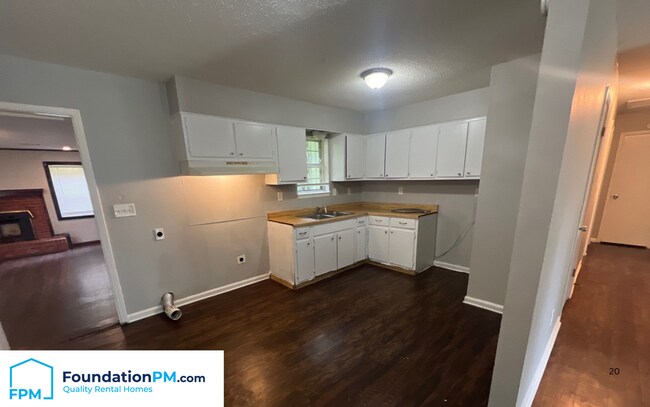 Building Photo - 1134 Western Park Dr