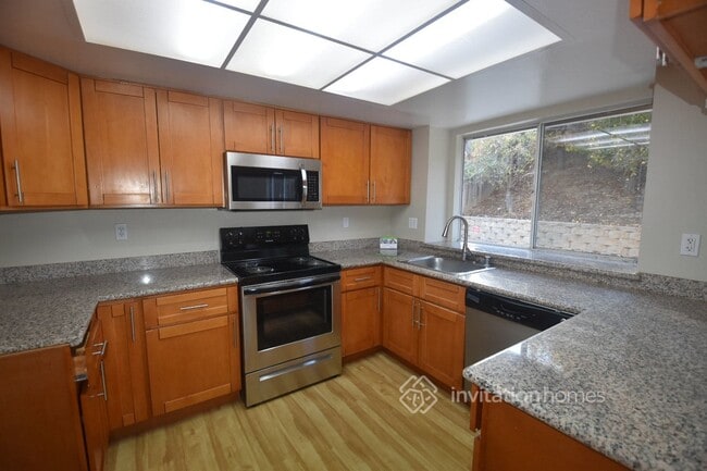 Building Photo - 416 Longridge Dr