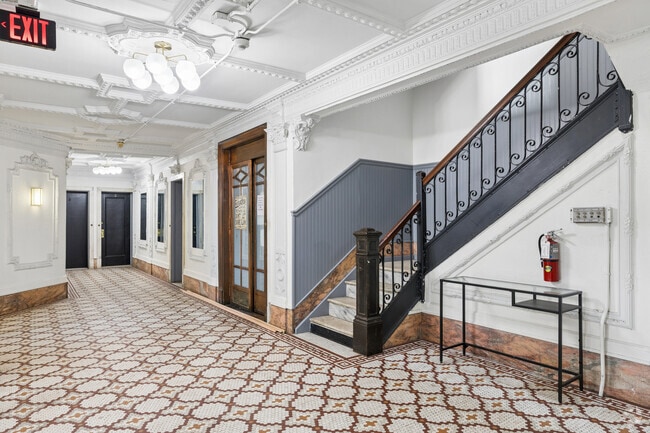 Lobby Photo - The Kensington at 516 Orange St!