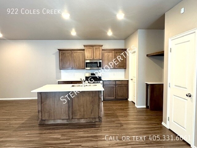 Foto del edificio - 922 Coles Creek