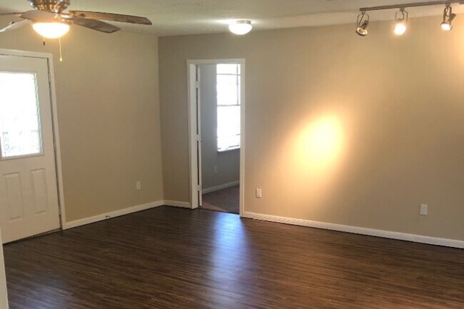 Foto del edificio - 9345 Talton St