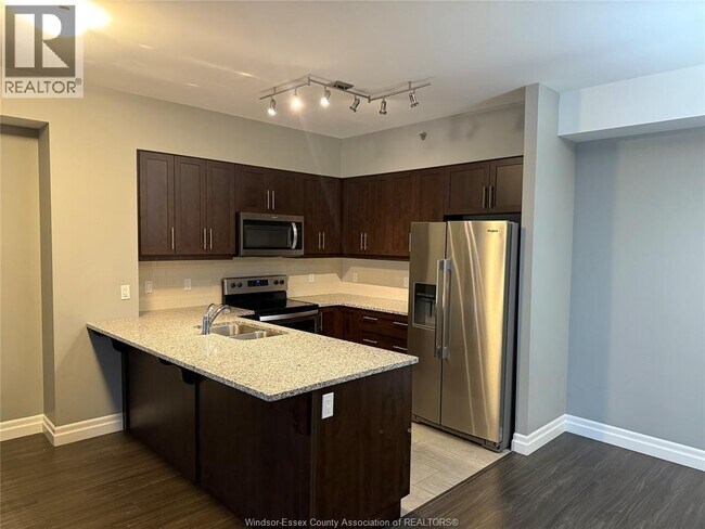 Building Photo - 6 Park St