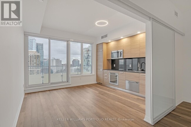Building Photo - 75 Canterbury Pl