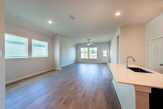 Foto del edificio - 16903 Solomons Plume Ln