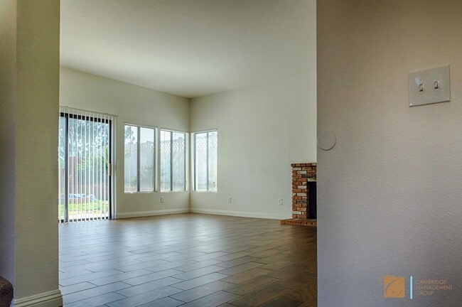 Building Photo - Enjoy Carlsbad living in this beautifully ...
