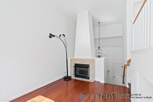 Foto del edificio - 4 br, 3 bath Townhome - 3770 Tivoli Garden...