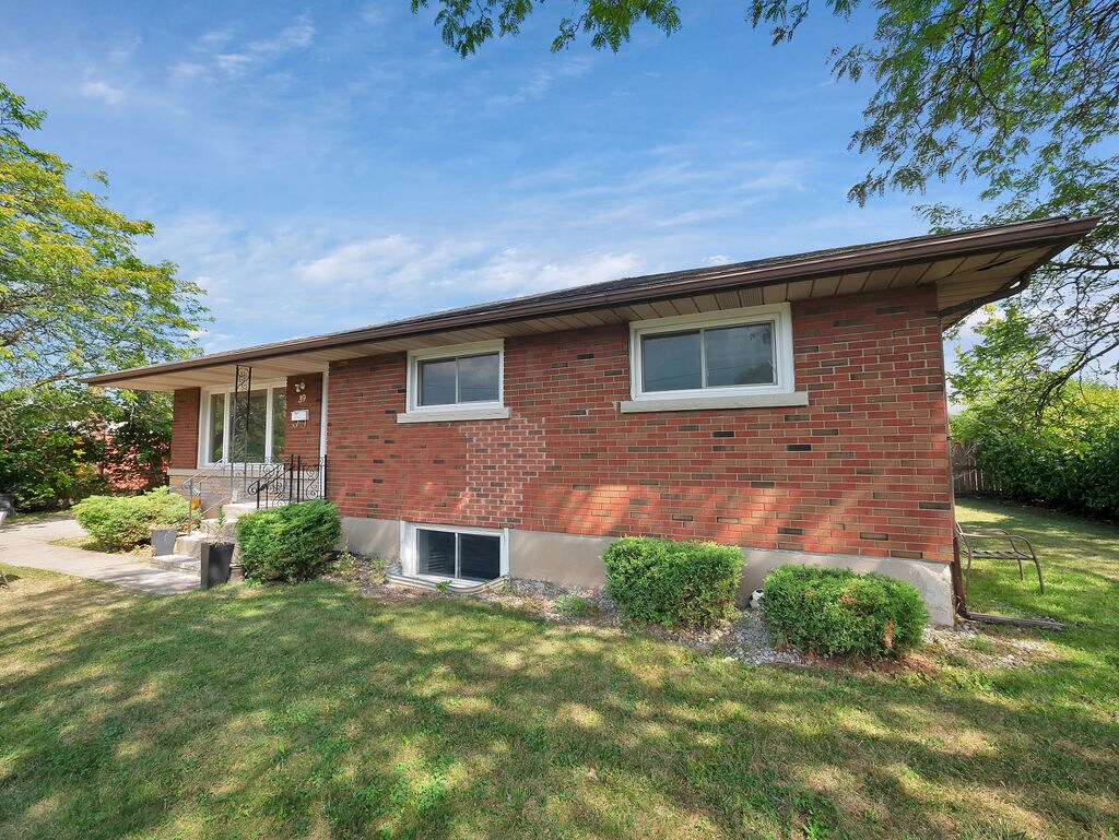 Primary Photo - 39 Jacobson Ave