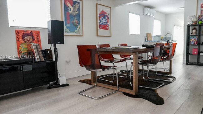 Building Photo - 3010 NW 1st Ave