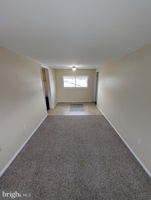 Foto del edificio - 30 W Roland Rd