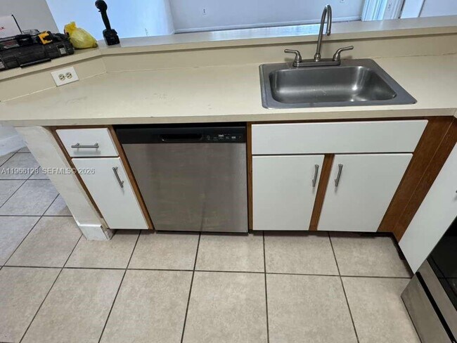 Foto del edificio - 2445 SW 18th Terrace