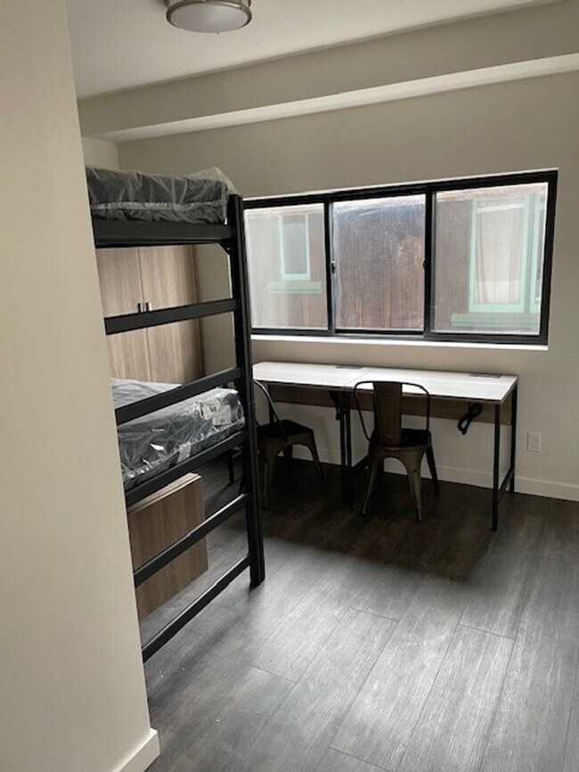 Building Photo - Double Bed-Newly Renovated Building, with ...