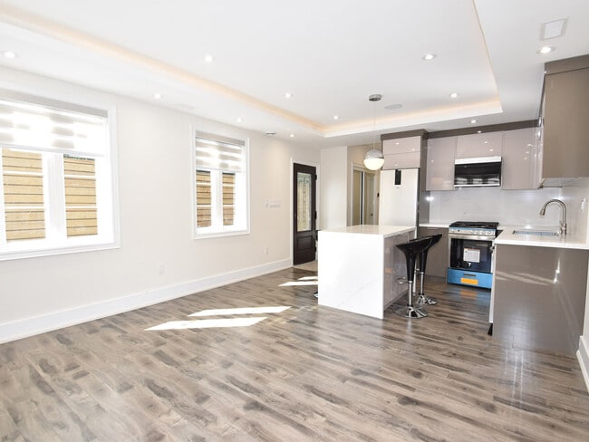 Building Photo - 8 Fraserton Cres