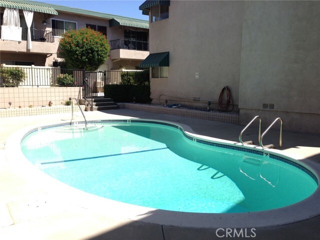 Foto del edificio - 4533 Colbath Ave