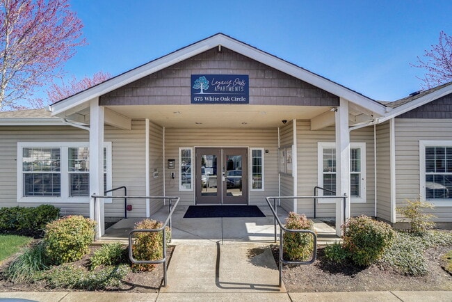 Clubhouse Entrance - Legacy Oaks Apartments