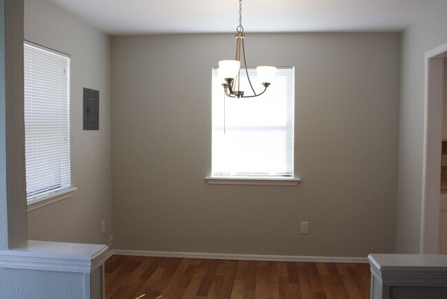 Building Photo - 2701 NW Friar Tuck Ln