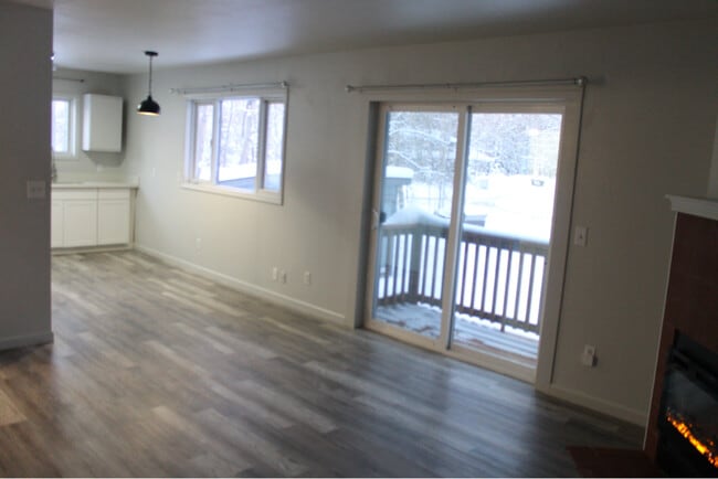 Building Photo - 890 Blind Nick Dr