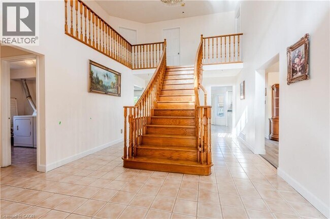 Building Photo - 8 Dingwall Ct