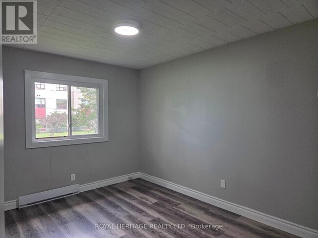 Building Photo - 8800 Willoughby Dr