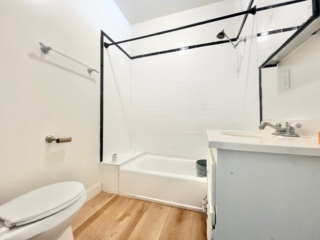 Foto del edificio - 320 N Avenue 52