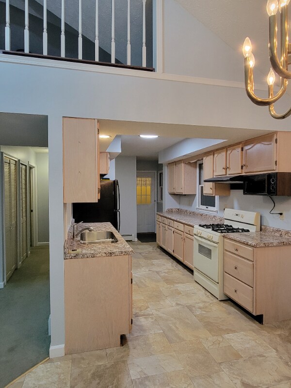 Building Photo - 989 Howard Dr